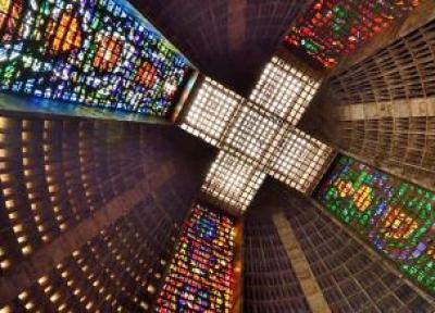 کلیسای جامع ریودوژانیرو، با ظاهری شبیه هرم