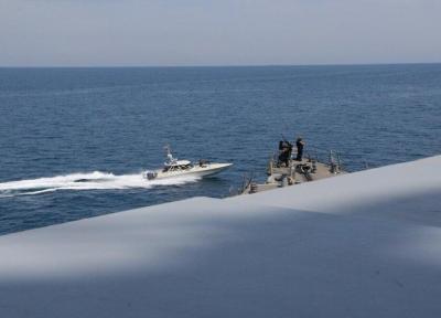 ببینید ، نزدیک شدن قایق های سپاه به ناوهای آمریکایی