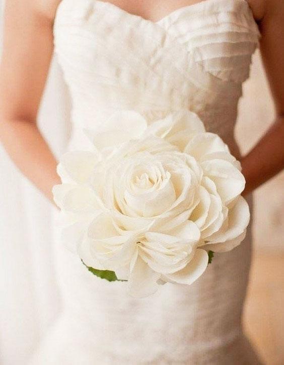 جدیدترین نمونه های دسته گل عروس با رز سفید