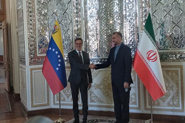 ایران و ونزوئلا سند همکاری 20 ساله تدوین می نمایند
